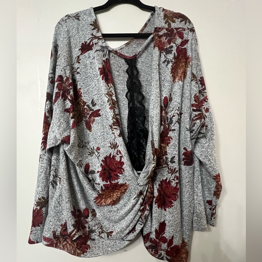 blouse - Picture 2 of 3